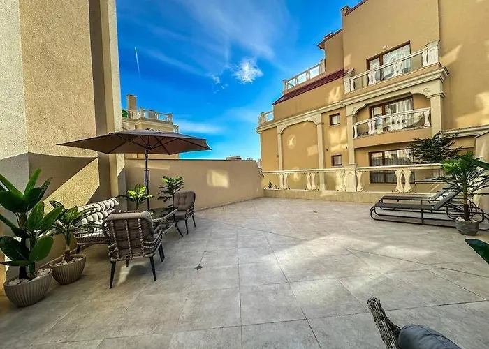 Seaside Sunset - Free Parking Апартаменти